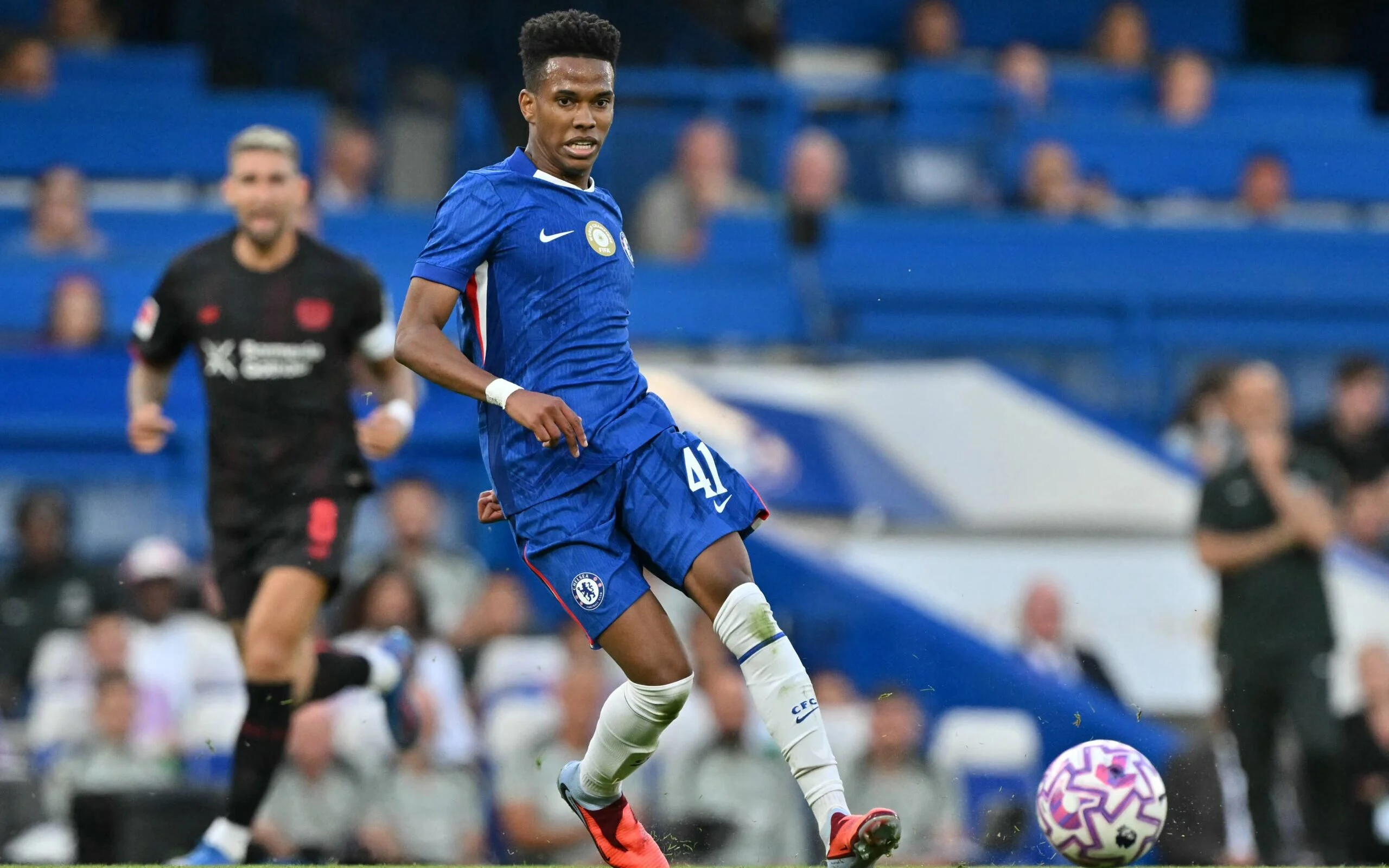 Estêvão em ação pelo Chelsea